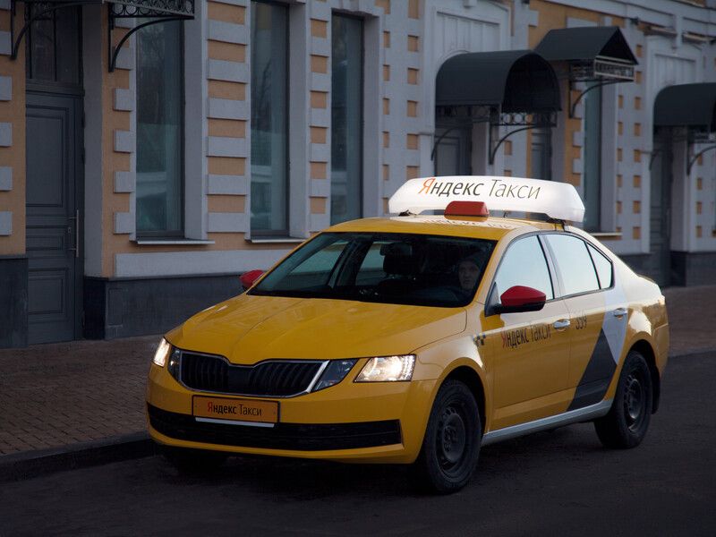 Таксисты не спешат пересаживаться на российские авто